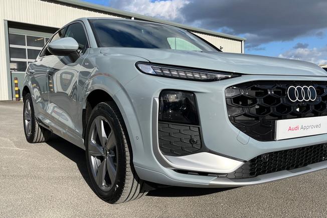 AUDI Q3 Photo 19