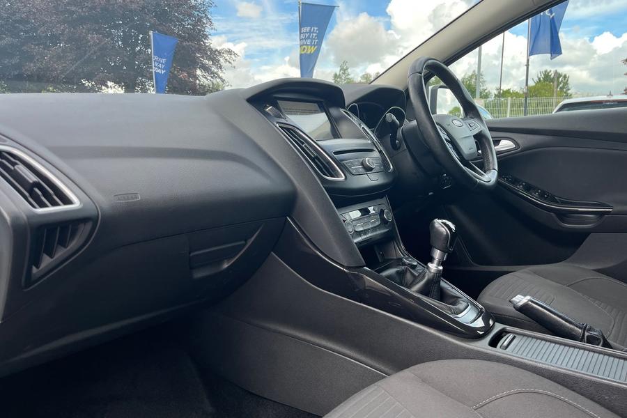 Ford Focus Photo autoimg-494450611aa087c85eebb0fc6e76e6ae67677c47.jpg