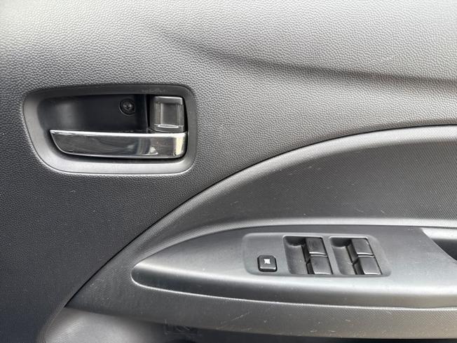 MITSUBISHI Mirage Photo 26