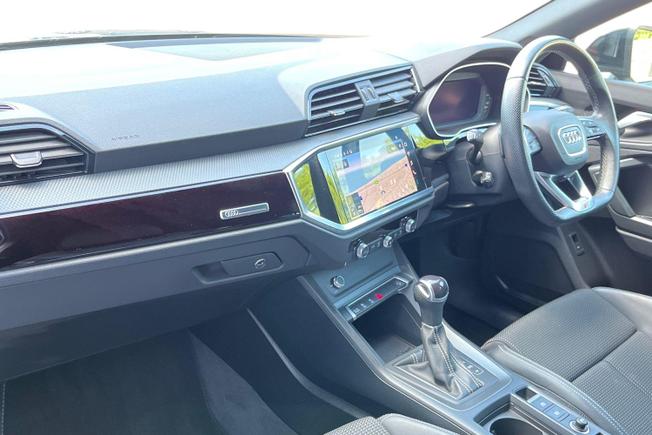 AUDI Q3 Photo 2
