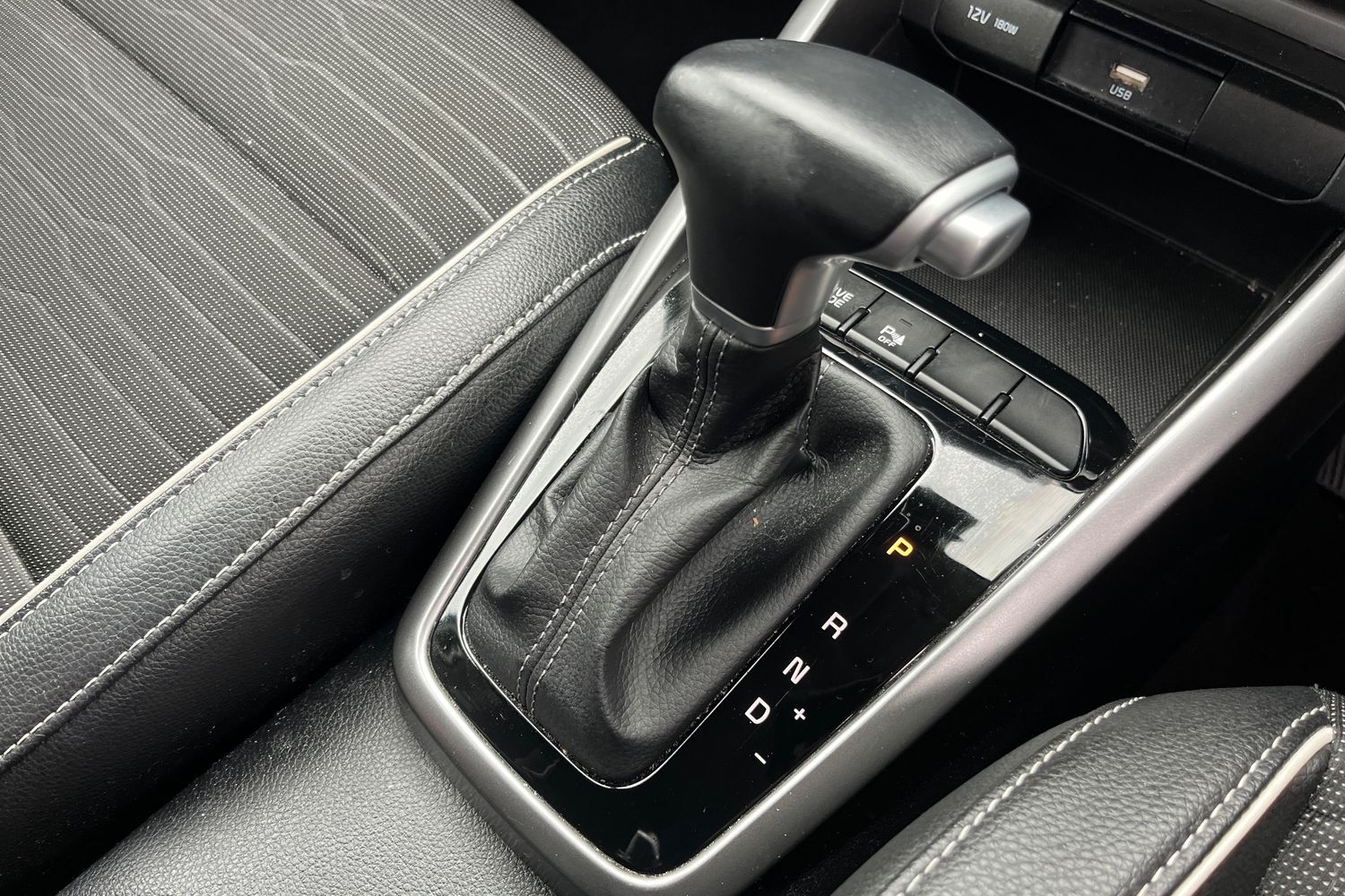 Kia STONIC Photo 36