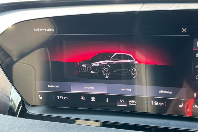 AUDI Q6 e-tron Photo 24
