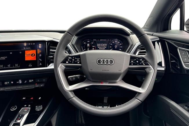 AUDI  Q4 Photo 11