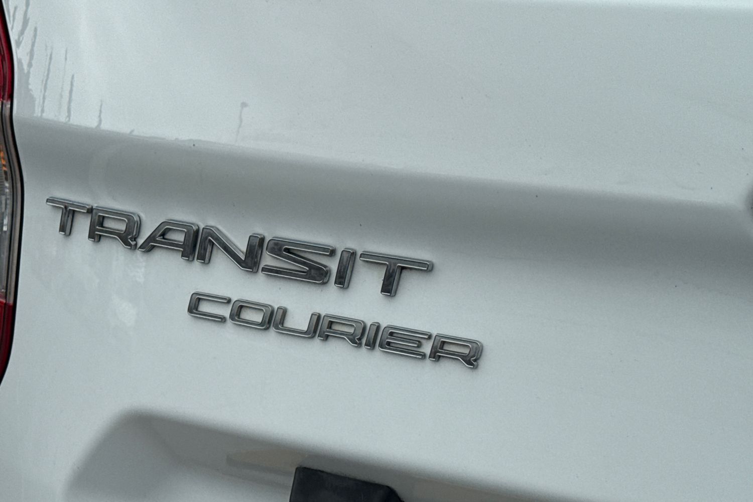 Ford TRANSIT COURIER Photo 19