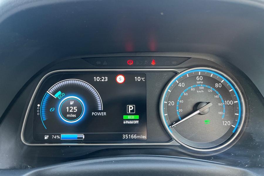Nissan Leaf Photo autoimg-496660751b8e7a42d896b8937145227d32c1d346.jpg