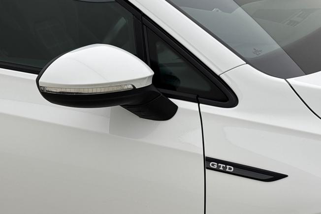 VOLKSWAGEN Golf Photo 20