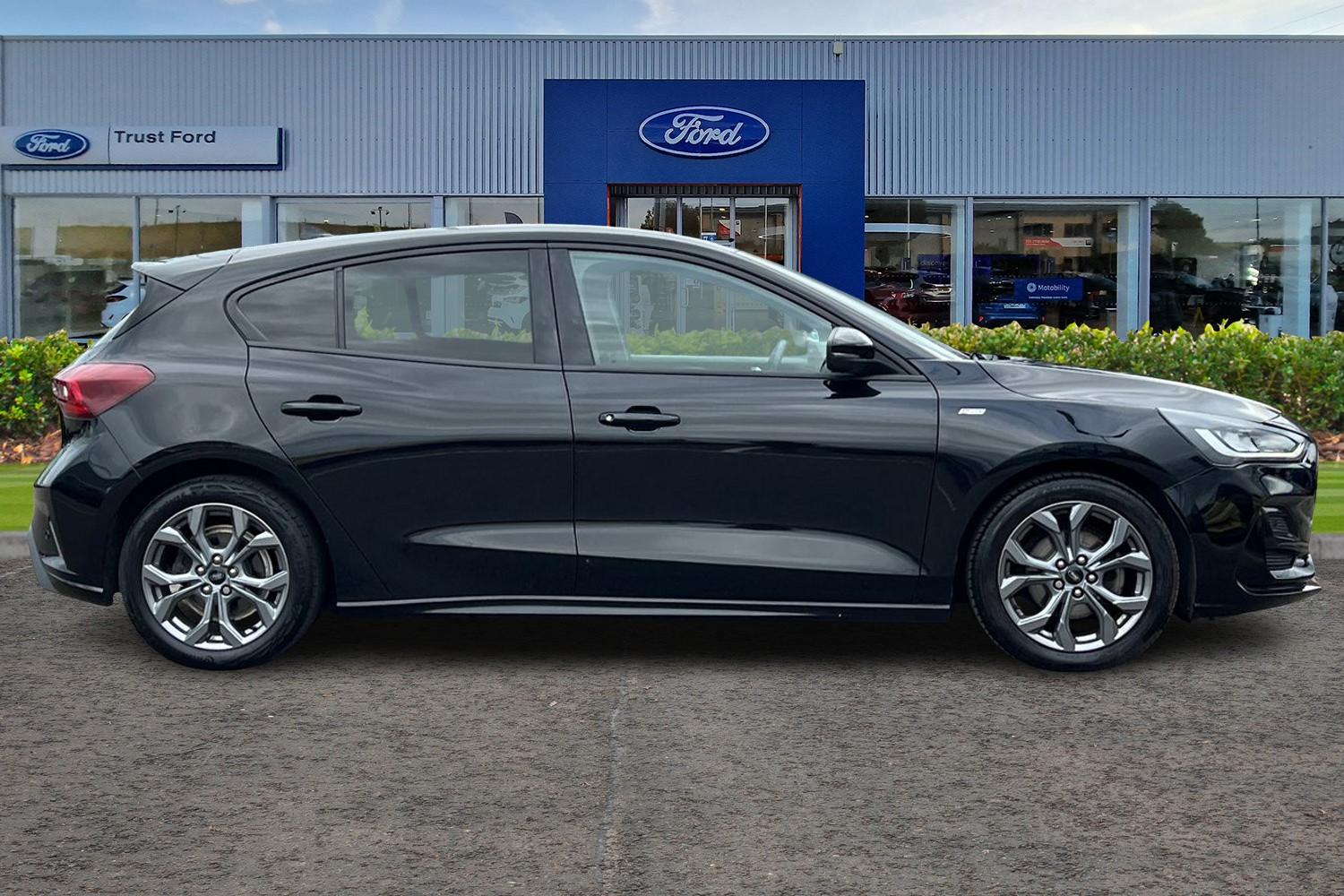 Ford Focus Photo 2