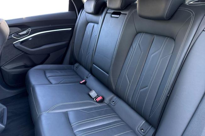 AUDI Q8 E-Tron Photo 9
