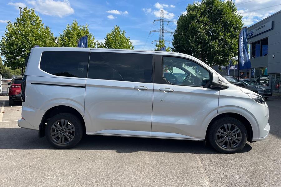 Ford TOURNEO CUSTOM Photo autoimg-4978f917909e3ce54b042f9f161bda42f502ebf0.jpg