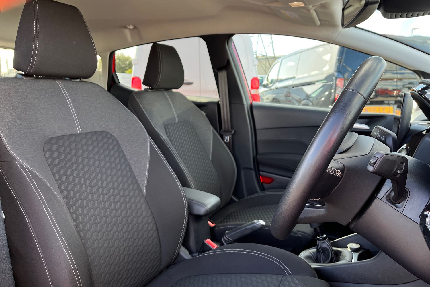 Ford Fiesta Photo 16