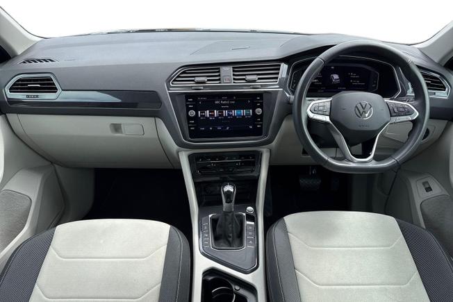 VOLKSWAGEN Tiguan Photo 10