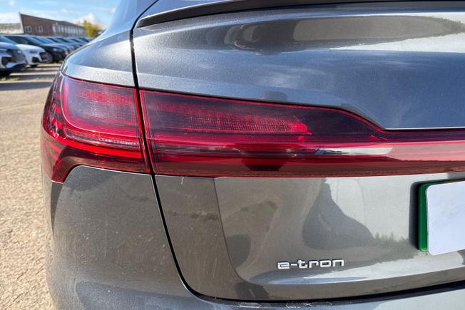 AUDI e-tron Photo 43
