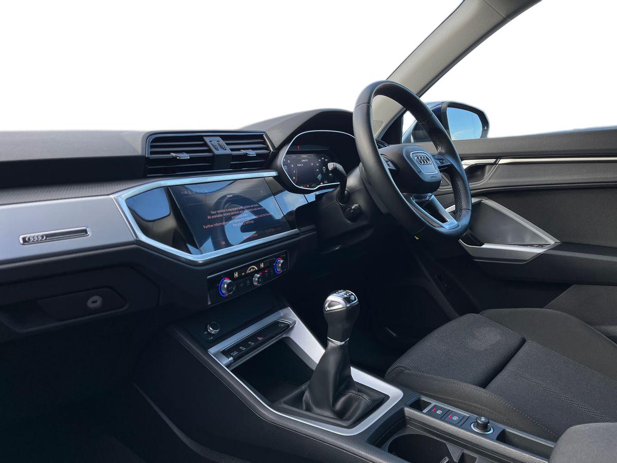 Audi Q3 Photo 2