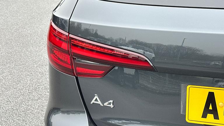 Used Audi A4 Avant AO69DVF 19