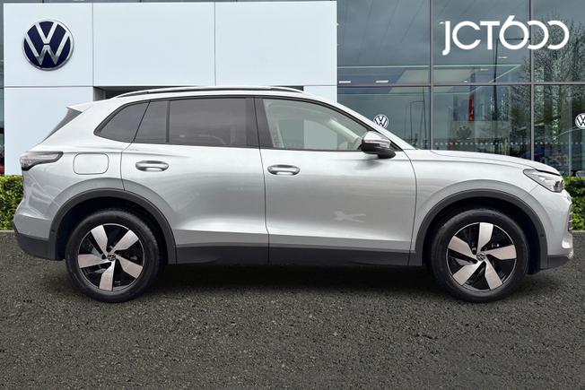 VOLKSWAGEN Tiguan Photo 4