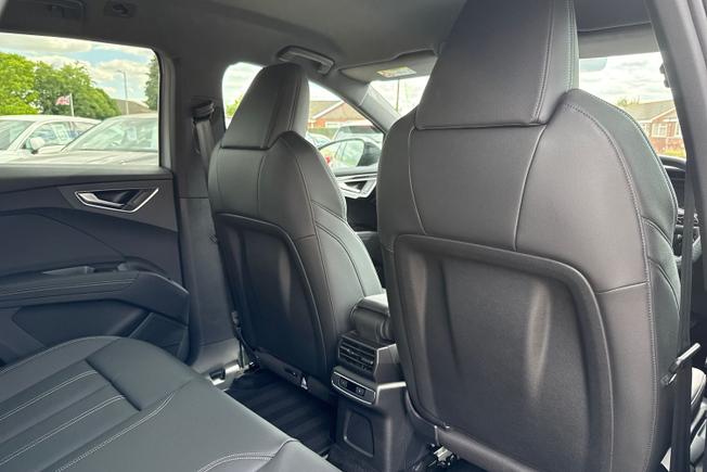 Audi Q4 Photo 40