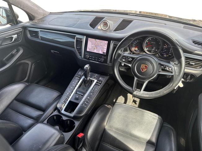PORSCHE Macan Photo 6