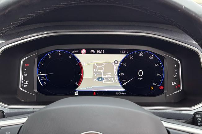 VOLKSWAGEN T-Roc Photo 28