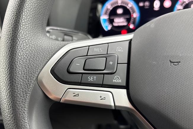 VOLKSWAGEN Crafter Photo 16