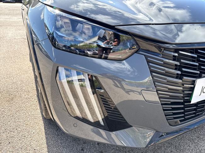 PEUGEOT E-208 Photo 19