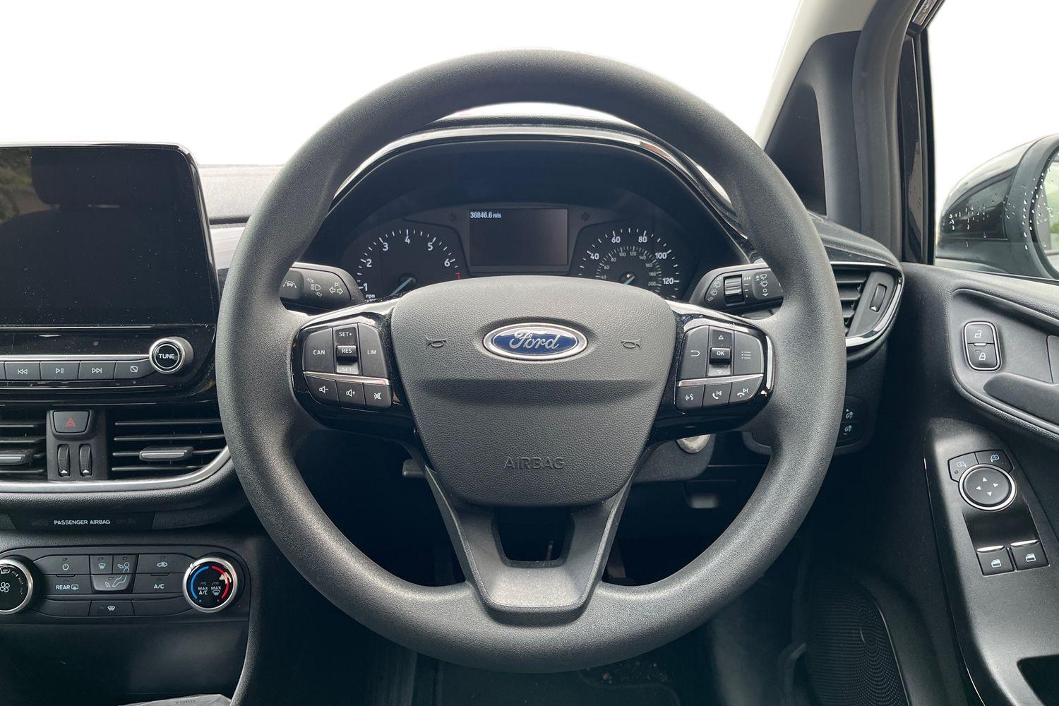 Ford FIESTA Photo 10