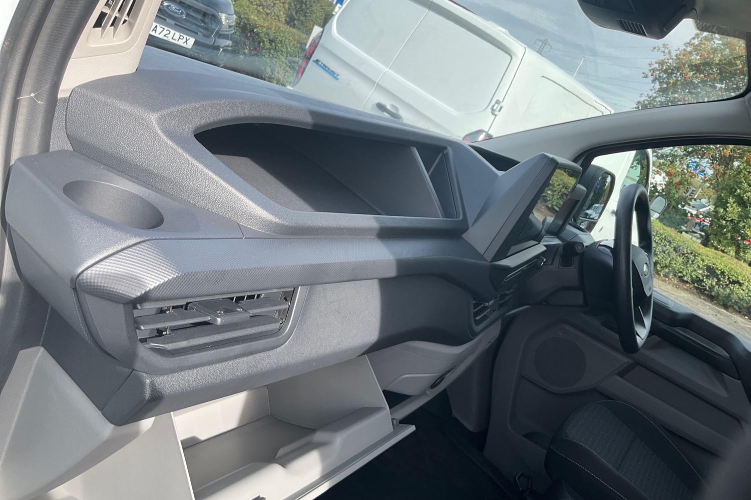 Ford E-Transit Custom Photo 29