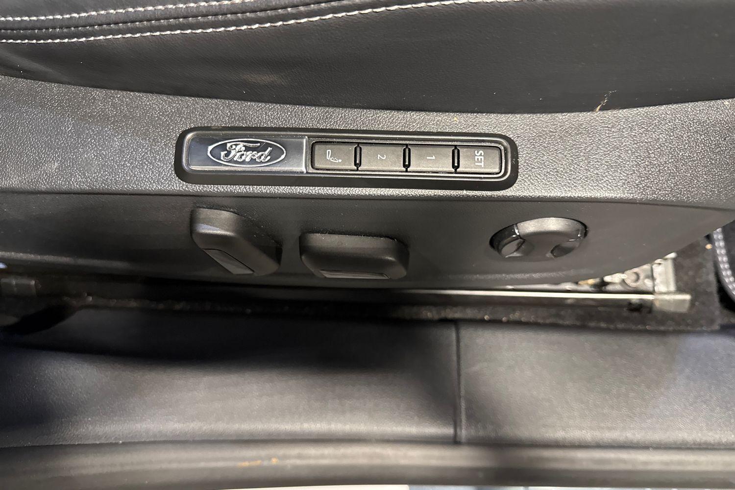 Ford Explorer Photo 27