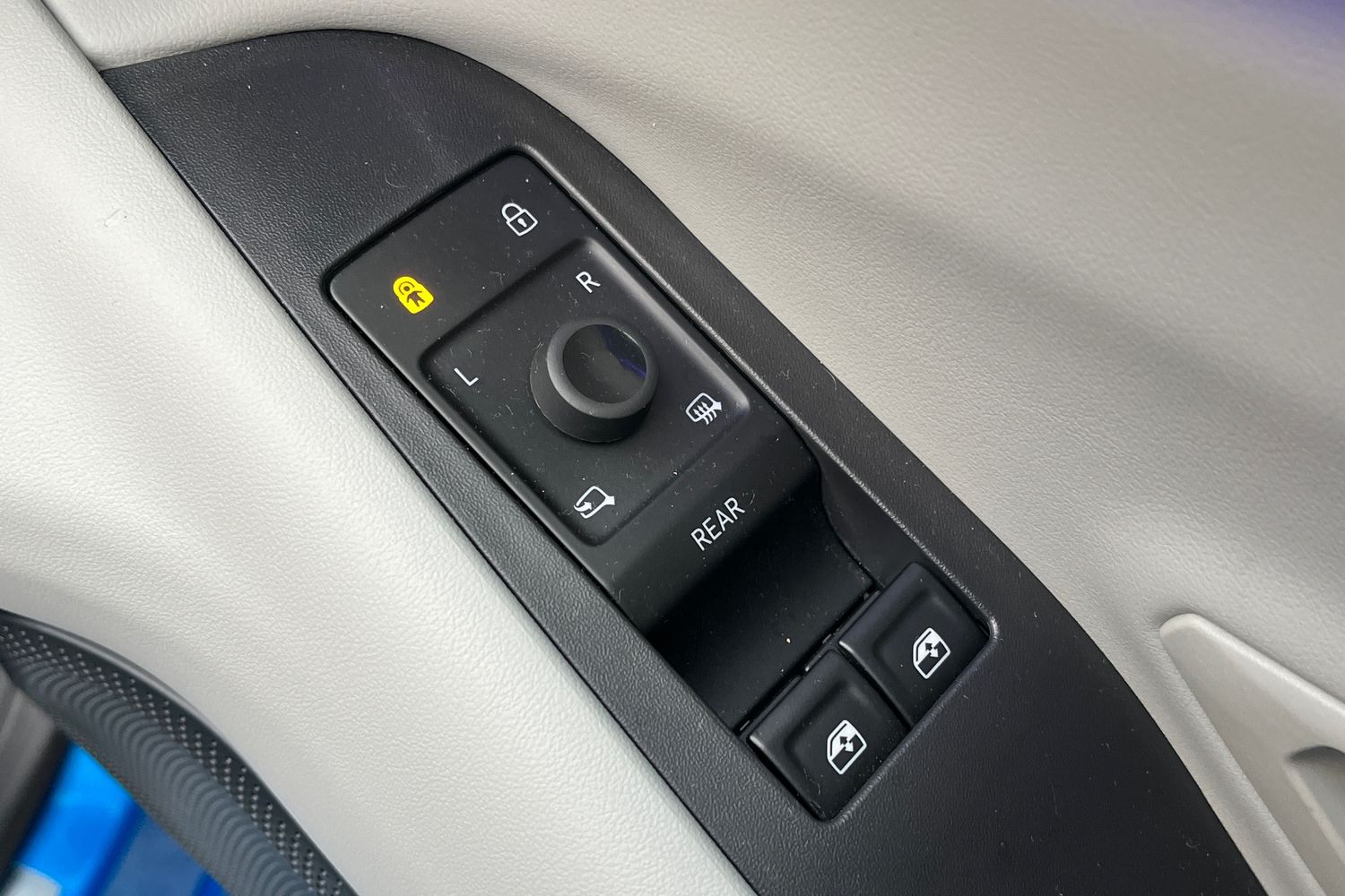 Ford Explorer Photo 15