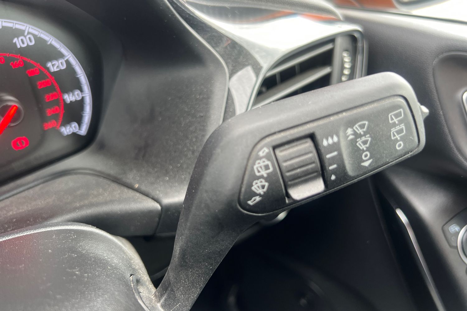 Ford FIESTA Photo 14
