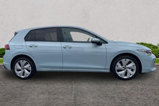 Volkswagen Golf Photo autoimg-49bf3976ff225329b69e44ce3c910349f769187e.jpg