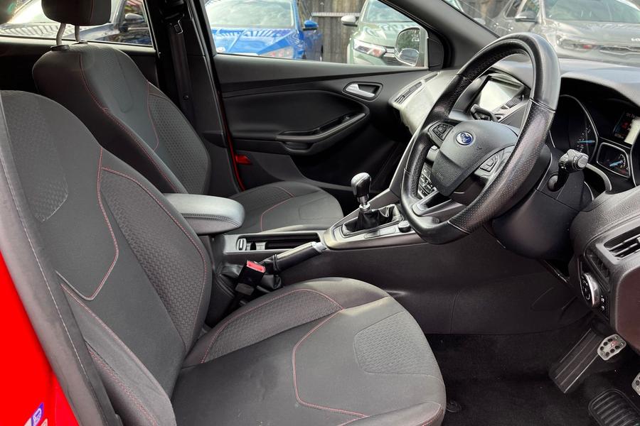 Ford FOCUS Photo autoimg-49bf5c41bcfbf9c009edf1f53b537fb76d8a08b1.jpg