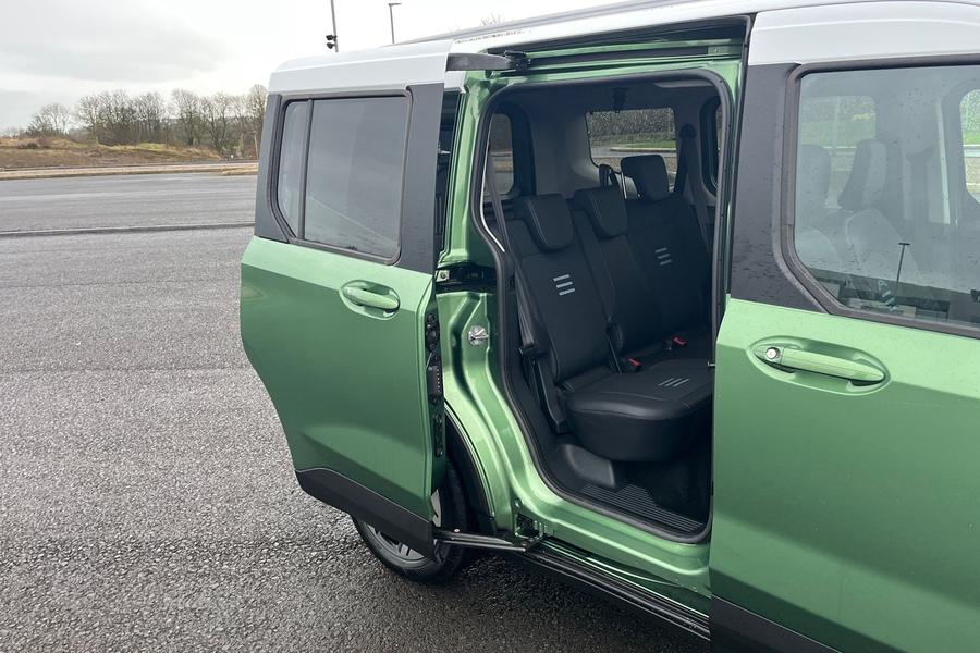 Ford E-Tourneo Courier Photo autoimg-49c425dd88381ca89e24a29afb6a65d01d81c20f.jpg