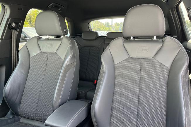 AUDI Q3 Photo 21