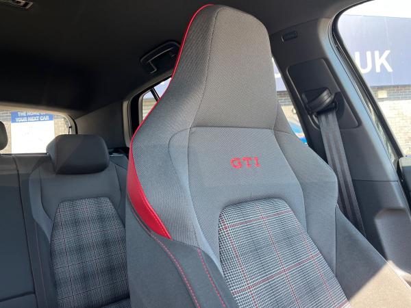 Volkswagen Golf Photo autoimg-49c739e49a1d67923c986b174e5ebdd6564ffcd7.jpg