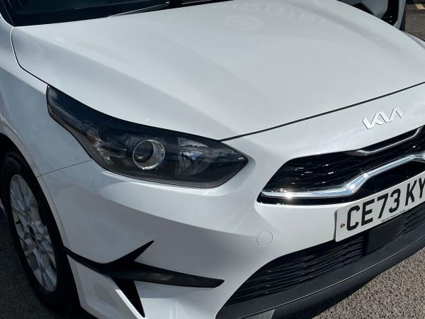 Kia Ceed Photo autoimg-49ca2f5bfebb8b8156fd834f33a341e063ded390.jpg