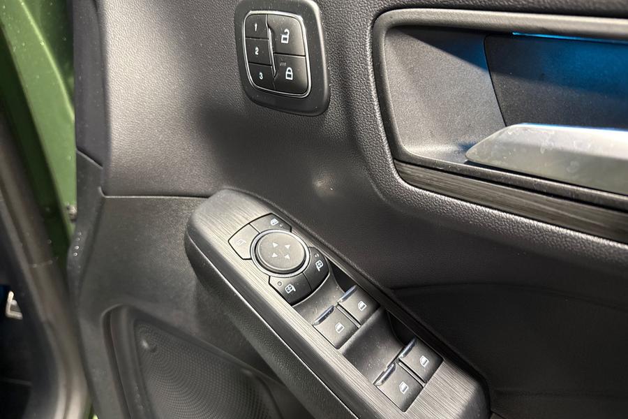 Ford Kuga Photo autoimg-49cb96f6b69cecb281af97df9f9b99795800d921.jpg
