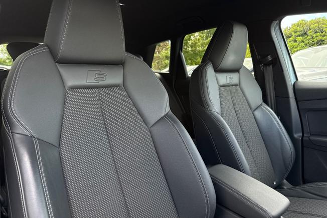 AUDI Q4 E-Tron Photo 32