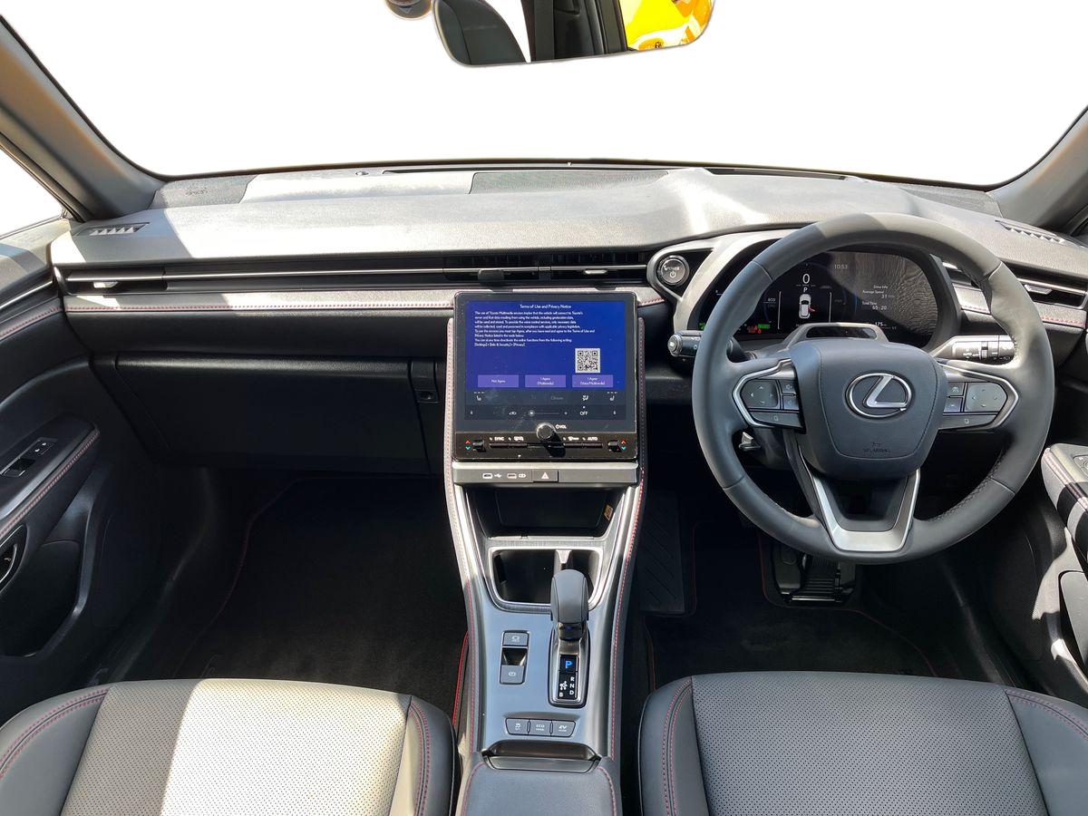 Lexus LBX Photo 9