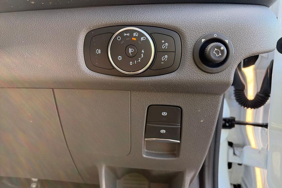 Ford E-TRANSIT Photo autoimg-49dfff11716c01836b3987bf2da65aa7b4a55b49.jpg