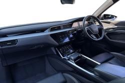 AUDI Q8 E-Tron Photo 2