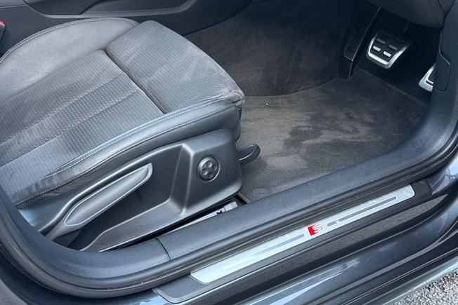 AUDI A4 Photo 30