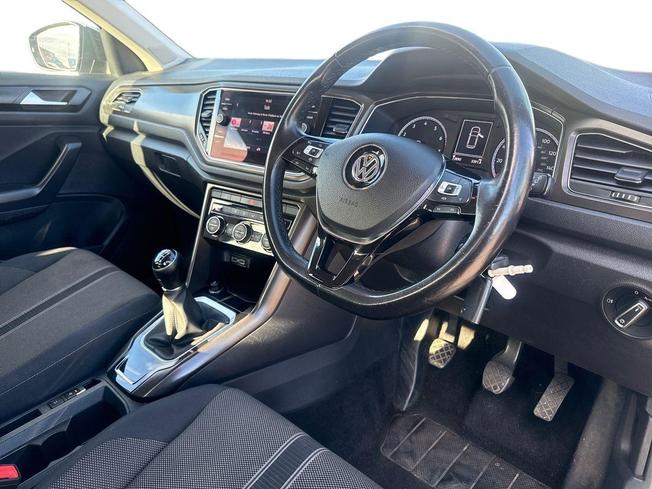 Volkswagen T-Roc Photo 6