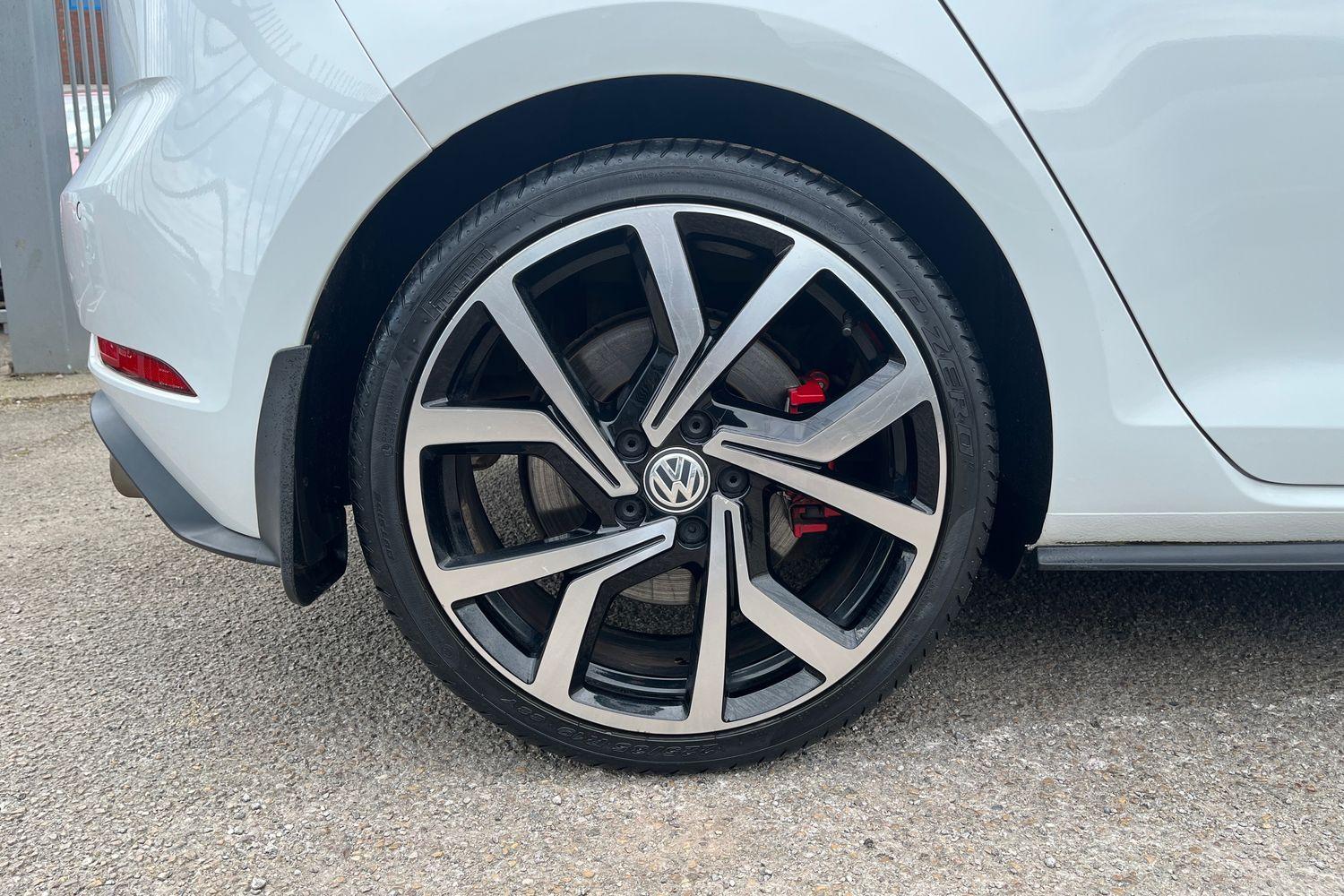 Volkswagen GOLF Photo 32
