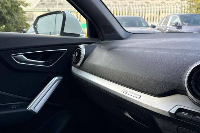 Audi Q2 Photo 36
