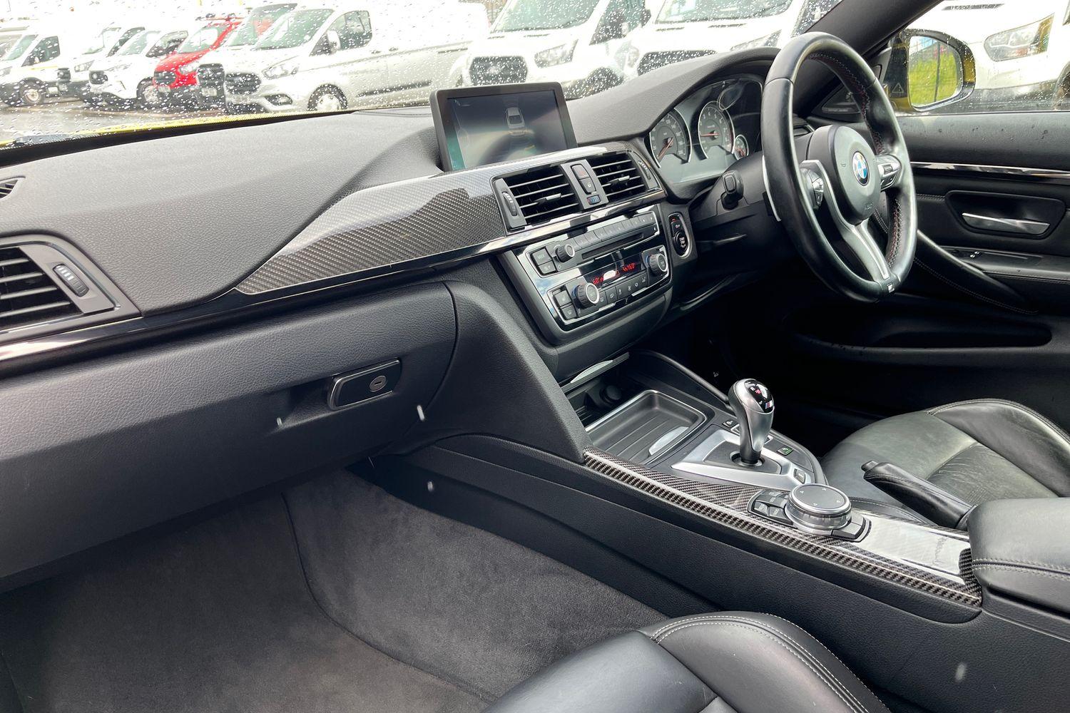BMW M4 Photo 17