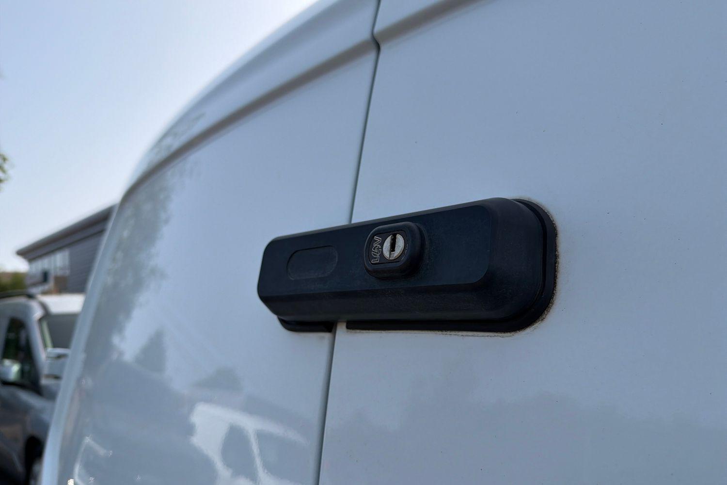 Ford TRANSIT CONNECT Photo 18