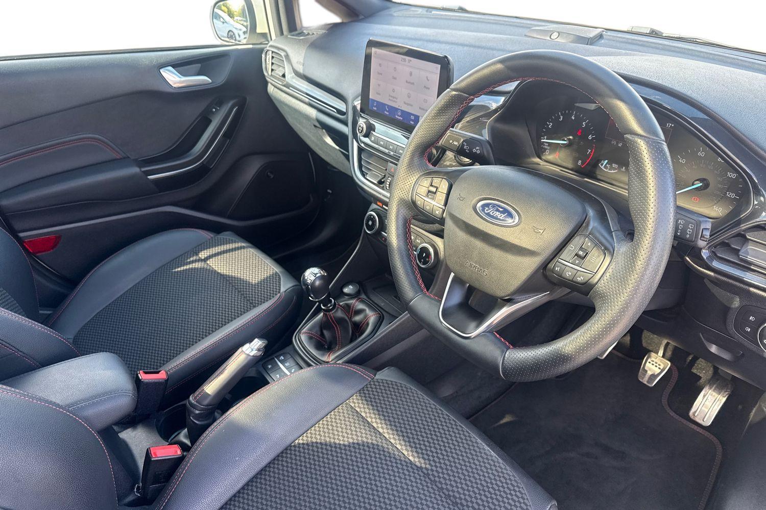 Ford FIESTA Photo 8