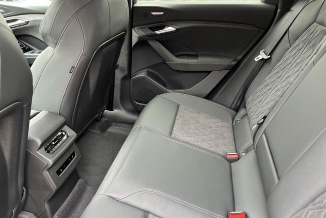 Audi  Q6 SUV Photo 42