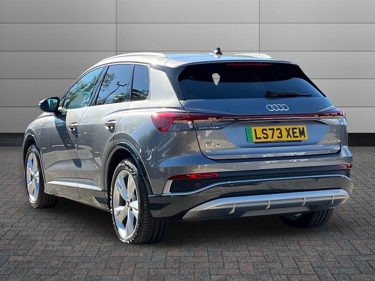 Audi Q4 e-tron Photo 1