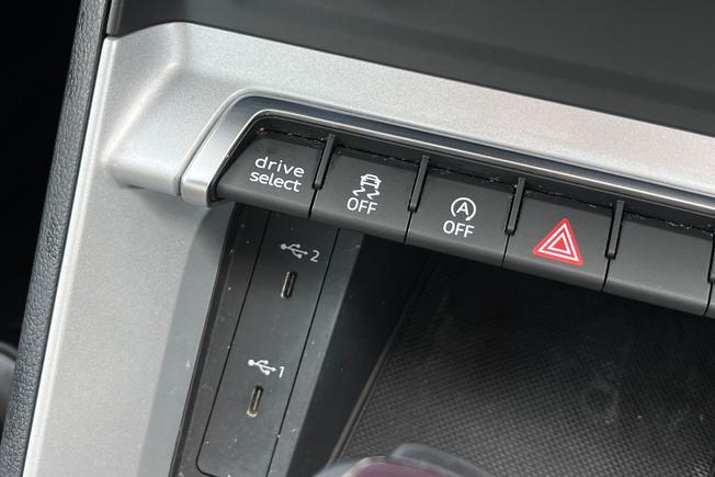AUDI Q3 Photo 32